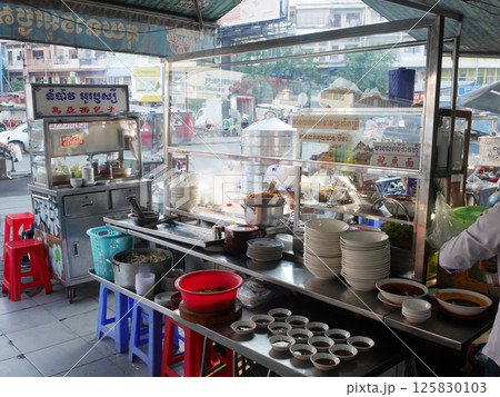 カンボジアの屋台 125830103