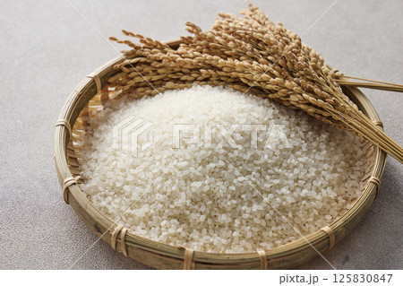 ザルに盛ったお米 ザルに盛ったお米 125830847