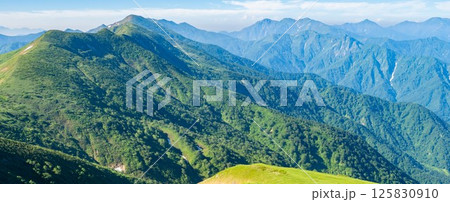 巻機山から見える山々の景色 巻機山から見える山々の景色 125830910