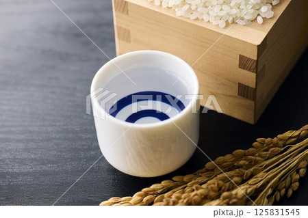 日本酒 125831545