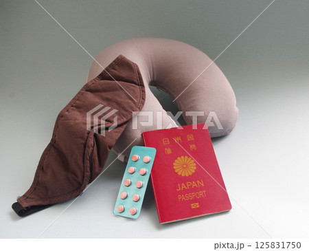 ネックピロー 携帯枕 ピロー アイマスク 睡眠薬　パスポート 時差ぼけ 125831750