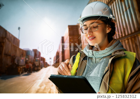 working in container terminal working in container terminal 125832312