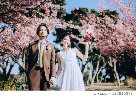 桜と前撮りウェディング撮影 125836078