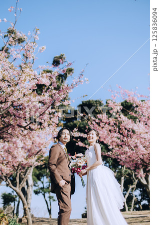 桜と前撮りウェディング撮影 125836094