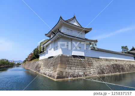 京都 春の二条城 東南隅櫓 (京都府京都市中京区) 125837157