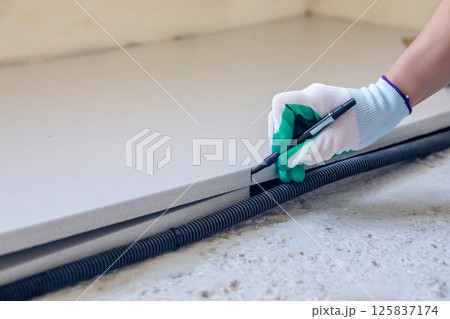 Construction work with substrate for underfloor heating . Construction work with substrate for underfloor heating . 125837174
