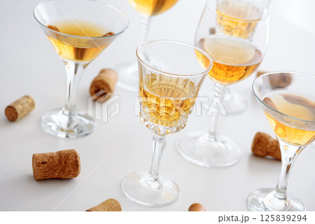 Set of glasses of yellow wine at wine tasting 125839294