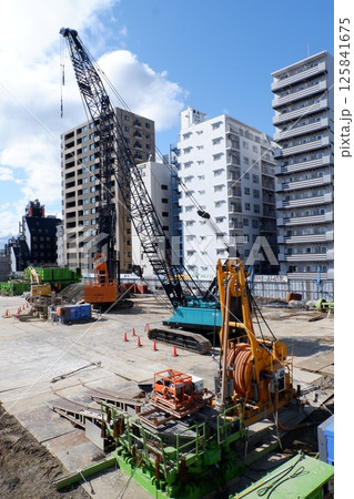 ビルの建設現場 125841675