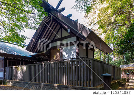 日本三大公園の一つ偕楽園隣接している春の常盤神社本殿 日本三大公園の一つ偕楽園隣接している春の常盤神社本殿 125841887