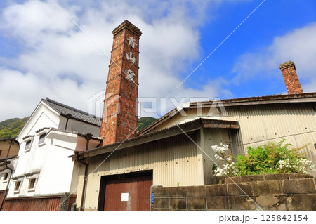 【佐賀県】快晴の伊万里鍋島焼 大川内山の町並み（藩窯坂） 125842154