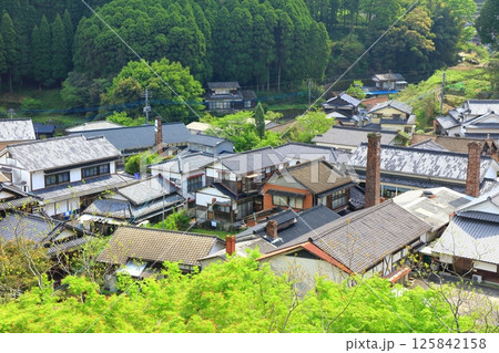 【佐賀県】快晴の伊万里鍋島焼 大川内山の町並み（藩窯坂） 125842158