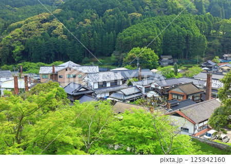 【佐賀県】快晴の伊万里鍋島焼 大川内山の町並み(藩窯坂) 【佐賀県】快晴の伊万里鍋島焼 大川内山の町並み(藩窯坂) 125842160