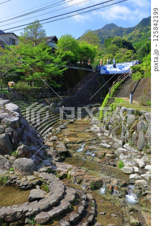 【佐賀県】晴天の鍋島藩窯橋（伊万里鍋島焼 大川内山） 125842199
