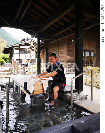 沼田市利根町の南郷の曲屋の足湯 125842297
