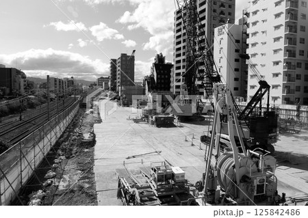 大規模な工事現場 大規模な工事現場 125842486