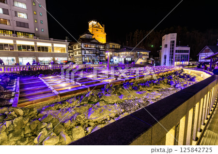 群馬県 吾妻郡草津町 草津温泉 湯畑の夜景 群馬県 吾妻郡草津町 草津温泉 湯畑の夜景 125842725