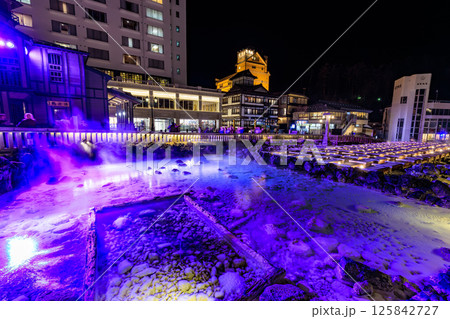 群馬県　吾妻郡草津町　草津温泉 湯畑の夜景 125842727