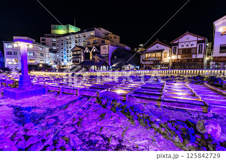 群馬県　吾妻郡草津町　草津温泉 湯畑の夜景 125842729