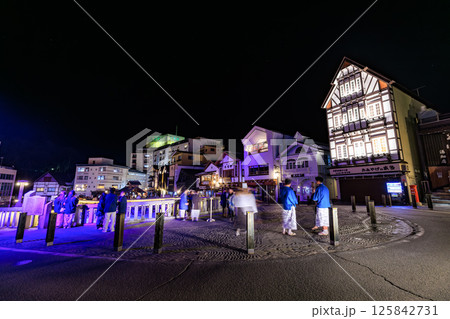 群馬県　吾妻郡草津町　草津温泉 湯畑の夜景 125842731