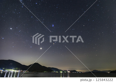 瀬戸内の秋の星景　昇るおうし座と木星、火星 125843222