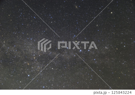 秋の星空 カシオペア座と北の天の川 秋の星空 カシオペア座と北の天の川 125843224