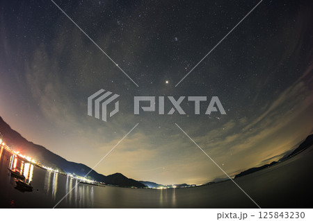 瀬戸内の冬の星景　雲間に昇るオリオン座とおうし座 125843230