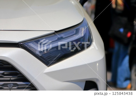 車のヘッドライト イメージ 車のヘッドライト イメージ 125843438