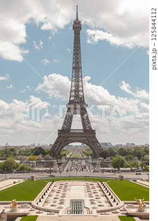 The Ultimate Eiffel Tower view with blue sky in the background from Trocadero view point. 125844112