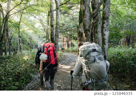 <長野>上高地 トレッキング <長野>上高地 トレッキング 125846335