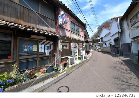 温泉津温泉の町並み 温泉と歴史の町 島根県大田市 温泉津温泉の町並み 温泉と歴史の町 島根県大田市 125846735