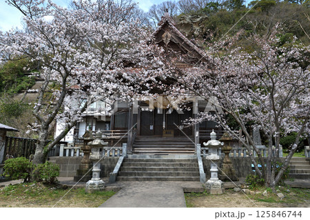 温泉津温泉の町並み　龍御前神社　島根県大田市 125846744