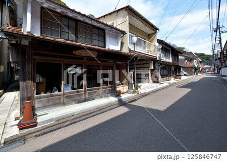 温泉津温泉の町並み　温泉と歴史の町　島根県大田市 125846747