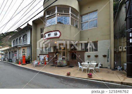 温泉津温泉の町並み　温泉と歴史の町　島根県大田市 125846762