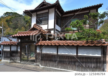 温泉津温泉の町並み　温泉と歴史の町　島根県大田市 125846764