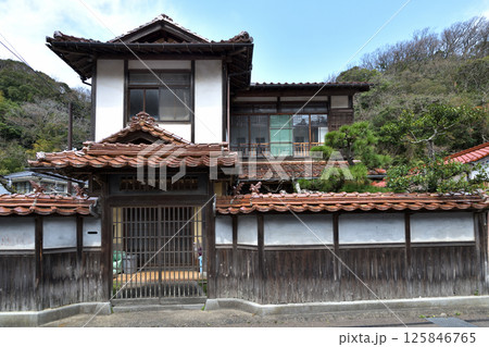 温泉津温泉の町並み 温泉と歴史の町 島根県大田市 温泉津温泉の町並み 温泉と歴史の町 島根県大田市 125846765