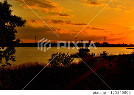 千葉県 手賀大橋から手賀沼の夕景 千葉県 手賀大橋から手賀沼の夕景 125846809