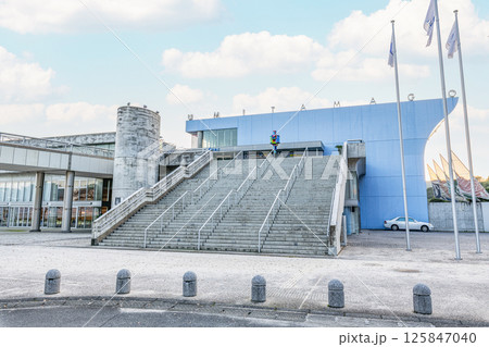 大分県大分市　快晴の大分マリンパレス水族館「うみたまご」 125847040