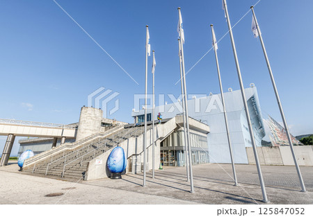 大分県大分市　快晴の大分マリンパレス水族館「うみたまご」 125847052