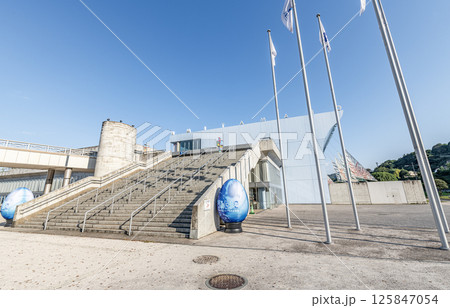 大分県大分市　快晴の大分マリンパレス水族館「うみたまご」 125847054