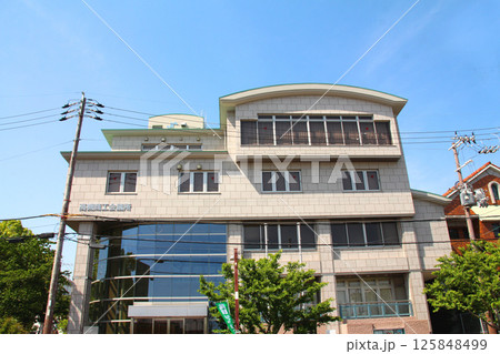 高槻商工会議所の建物外観 125848499