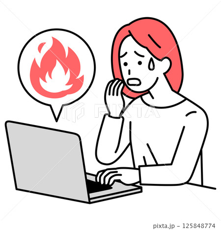 SNSが炎上して困惑しているカジュアルな女性（ノートパソコン） 125848774
