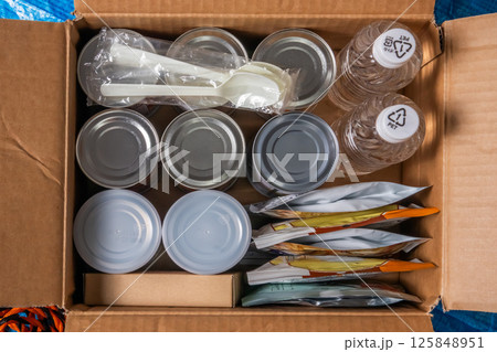 防災避難キット　Disaster emergency kit 125848951