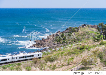 「青森県」種差海岸を走る東北エモーション・八戸市 125849299