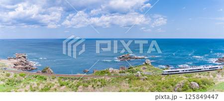 「青森県」種差海岸を走る東北エモーション・八戸市 125849447
