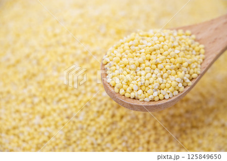 きび きび 125849650