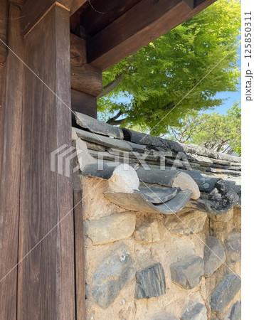 韓屋 屋根板 木材 125850311