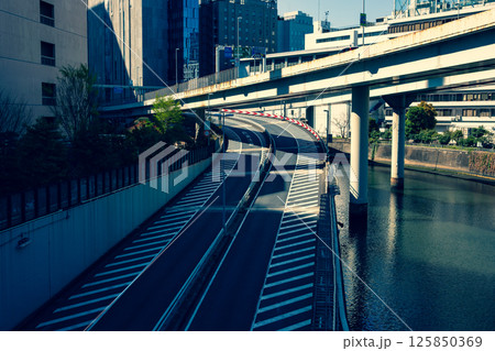 東京 首都高速 神田橋ジャンクション 2025.04　e-3 暖色寒色強調 125850369