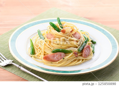 いんげんとウインナーのペペロンチーノパスタ いんげんとウインナーのペペロンチーノパスタ 125850890
