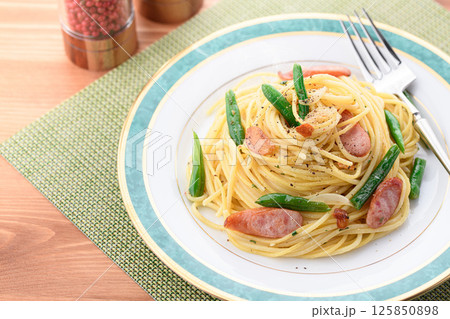 いんげんとウインナーのペペロンチーノパスタ いんげんとウインナーのペペロンチーノパスタ 125850898