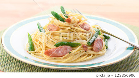 いんげんとウインナーのペペロンチーノパスタ 125850900